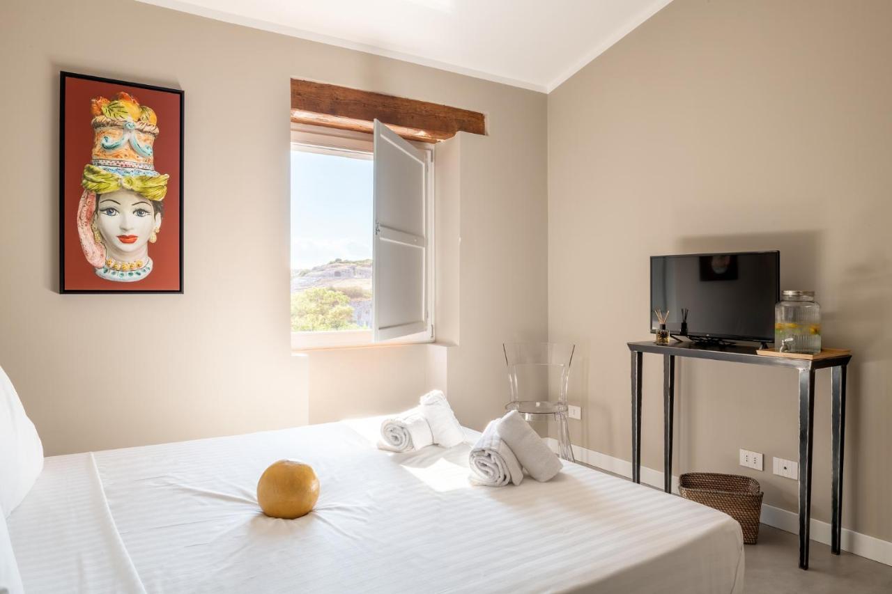 Momento-Teatro Greco Hotel Syracuse ภายนอก รูปภาพ