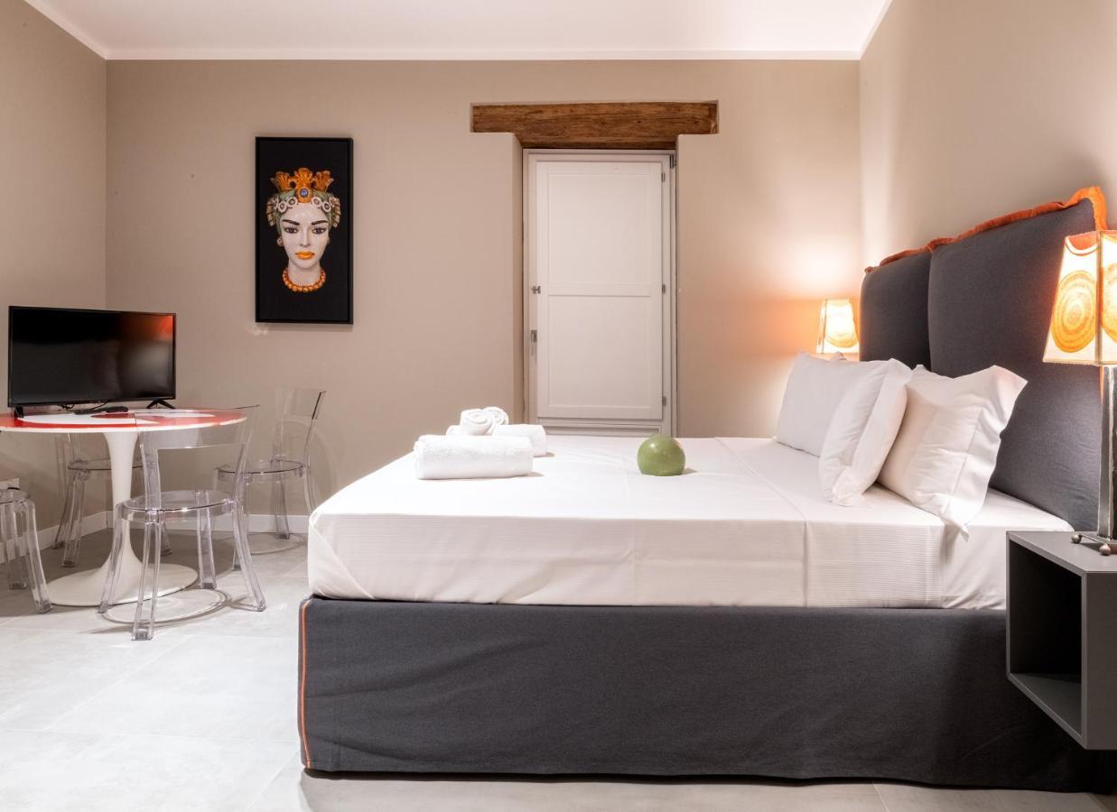 Momento-Teatro Greco Hotel Syracuse ภายนอก รูปภาพ