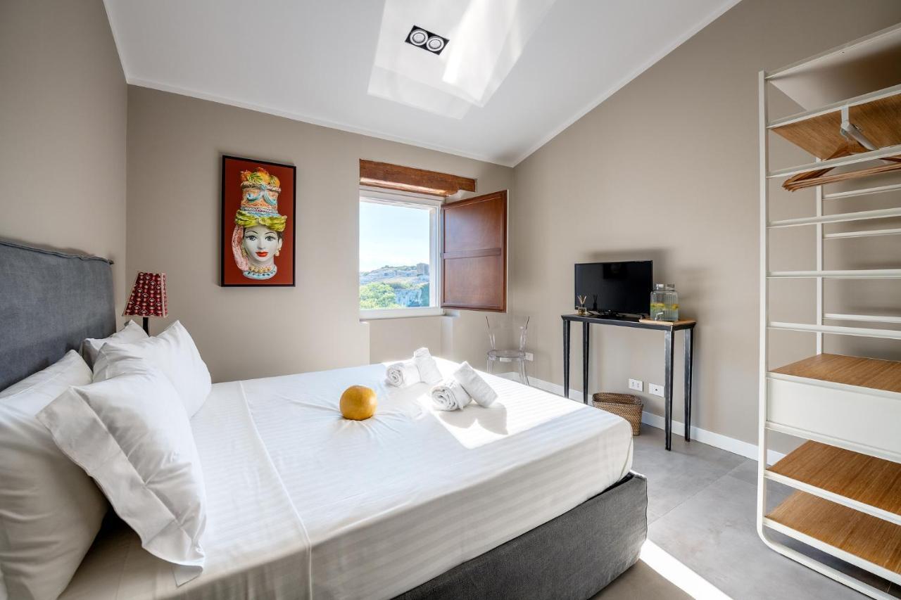 Momento-Teatro Greco Hotel Syracuse ภายนอก รูปภาพ